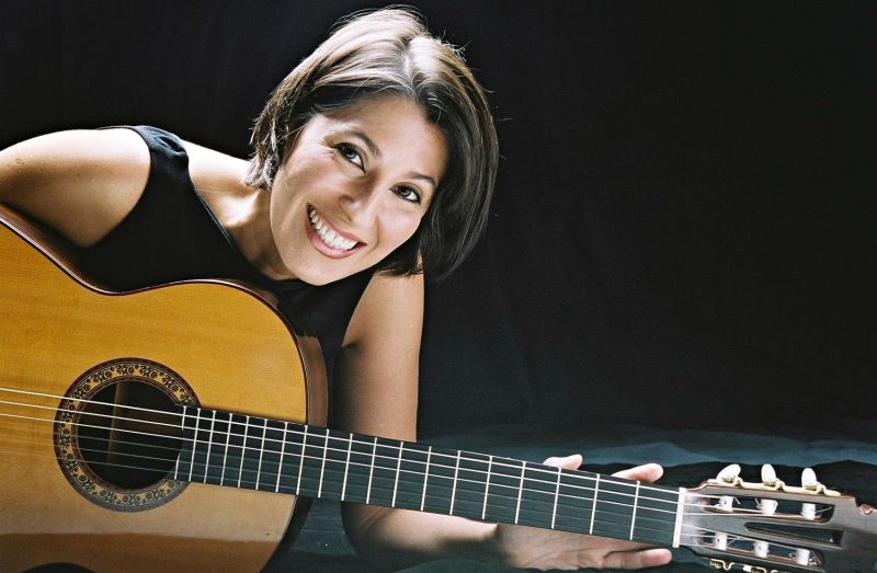 Marcia Taborda conta em seu livro como o violão, antes visto como um instrumento plebeu, foi ganhando nobreza no cenário musical brasileiro | Divulgação