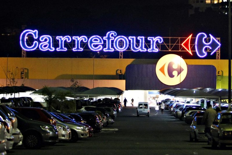 Supermercado do Carrefour em Curitiba: ultrapassada pelo Pão de Açúcar, rede pode se juntar ao principal concorrente | Albari Rosa/ Gazeta do Povo