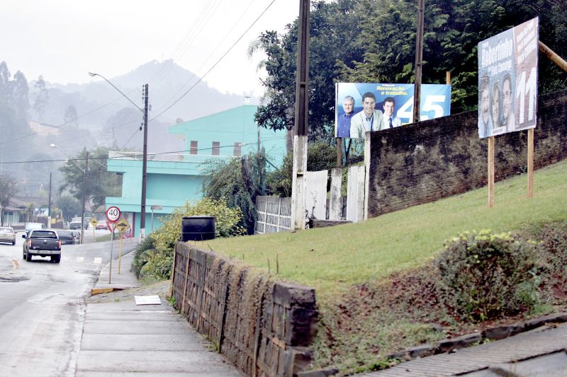 A eleição está polarizada entre os candidatos Rodrigo Rossoni (PSDB) e Robertinho Silveira (PP) | Heenry Milléo/Gazeta do Povo