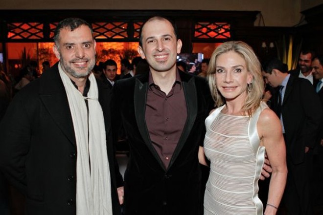 LANÇAMENTO DA AHOM COMUNICAÇÃO -No lançamento da empresa Ahom Educação e do livro Educação Orgânica, que aconteceu no Graciosa Country Club, registramos a presença de Maurício Pinheiro Lima, responsável pela ambientação do evento, de Áureo Monteiro Junior, anfitrião da noite e autor da obra e de Cristiane Mocellin | 