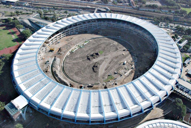 As obras do Maracanã devem custar R$ 931 milhões, 32% acima do previsto, por causa de exigências feitas pela Fifa | Genilson Araújo/AFP