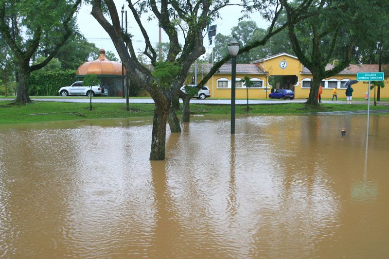 Alagamentos no Parque Barigui, em Curitiba, são cada vez mais comuns: desassoreamento pode evitar novas enchentes | Pedro Serápio/ Gazeta do Povo