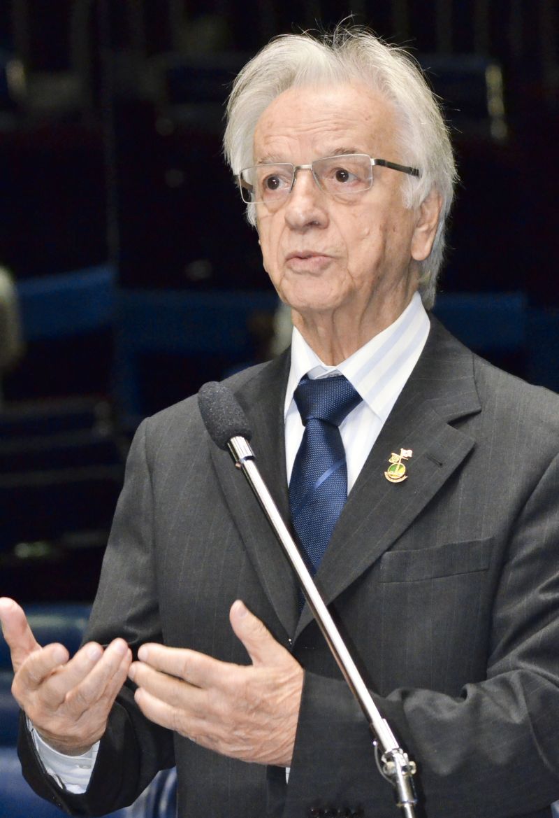 Senador Itamar Franco na bancada do Plenário | Waldemir Barreto / Agência Senado