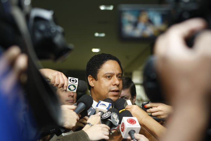 O ministro do Esporte, Orlando Silva, negou que a Fifa tenha ficado incomodada com a mudança no projeto de lei que cria o RDC | Aniele Nascimento/ Gazeta do Povo
