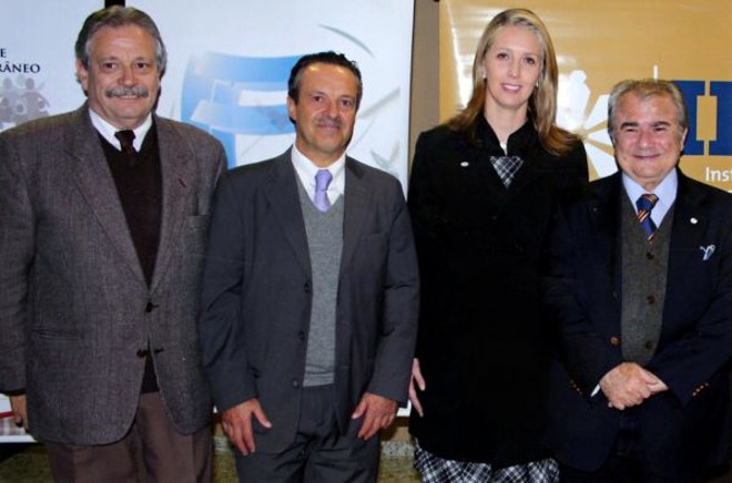 ENCONTRO DE DIREITO DE FAMÍLIA -O III Simpósio Paranaense de Direito de Família reuniu especialistas de todo o país na sede da OAB/PR, reunindo mais de 650 participantes. Entre os presentes, Mario Martinelli, diretor jurídico da Associação dos Notários e Registradores do Paraná; Angelo Volpi, vice-presidente da Anoreg/PR; Adriana Hapner, presidente do Instituto Brasileiro de Direito de Família; e Zeno Veloso, diretor da entidade | 