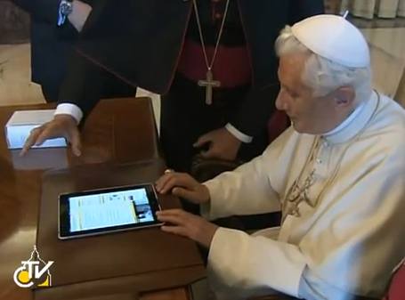 Bento 16 colocou ele mesmo a mensagem online usando um iPad | Reprodução / News.Va