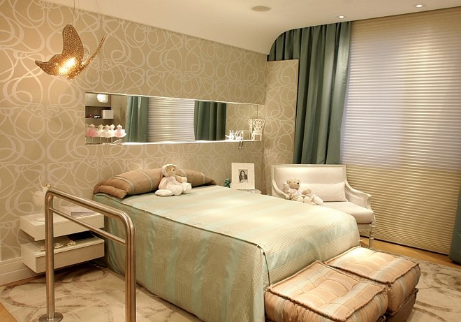 R$ 4.734,80Poltrona Sher, da Inove, usada na Suíte da Debutante, da arquiteta Mariana Paula Souza. Também estarão à venda a cadeira Medalhão, por R$ 1.089,90, e a mesa lateral Saarinen, por R$ 1.169, ambas da Inove | 