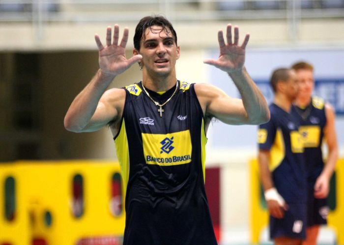 Segundo o capitão Giba, entre os objetivos da seleção está a classificação para Londres-2012 durante a Copa do Mundo | Alexandre Arruda / CBV