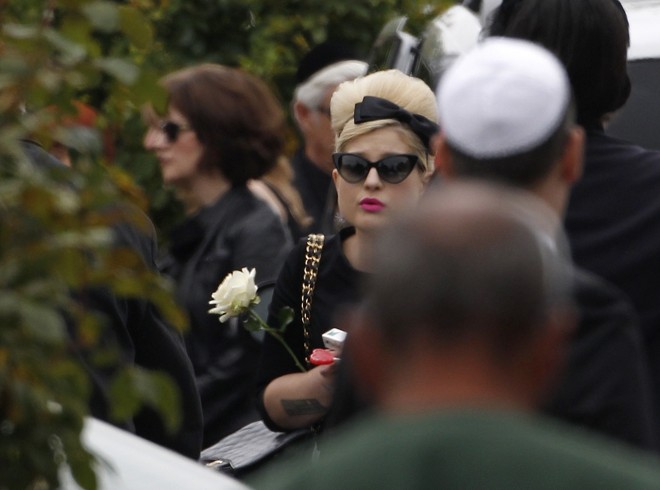 A cantora Kelly Osbourne no funeral de Amy Winehouse | 