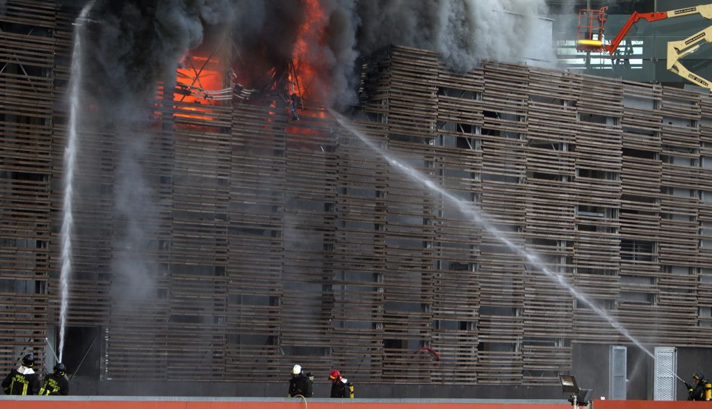 Fogo atinge estação ferroviária de Roma | Reuters