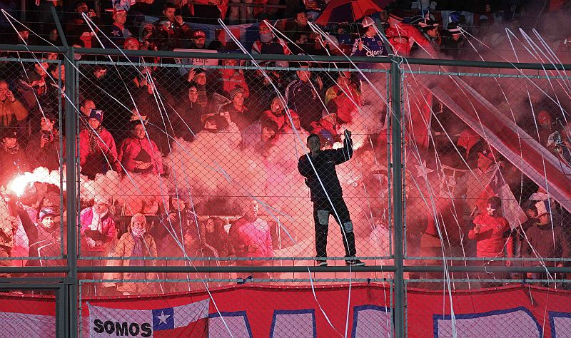 Torcida chilena inflamou equipe rumo à virada | Henry Romero / Reuters