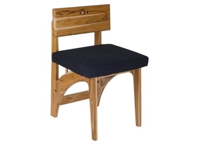 A cadeira Anis, desenvolvida por Gabriela Unger, é uma releitura da poltrona nº 8137. Preço: R$ 599 |