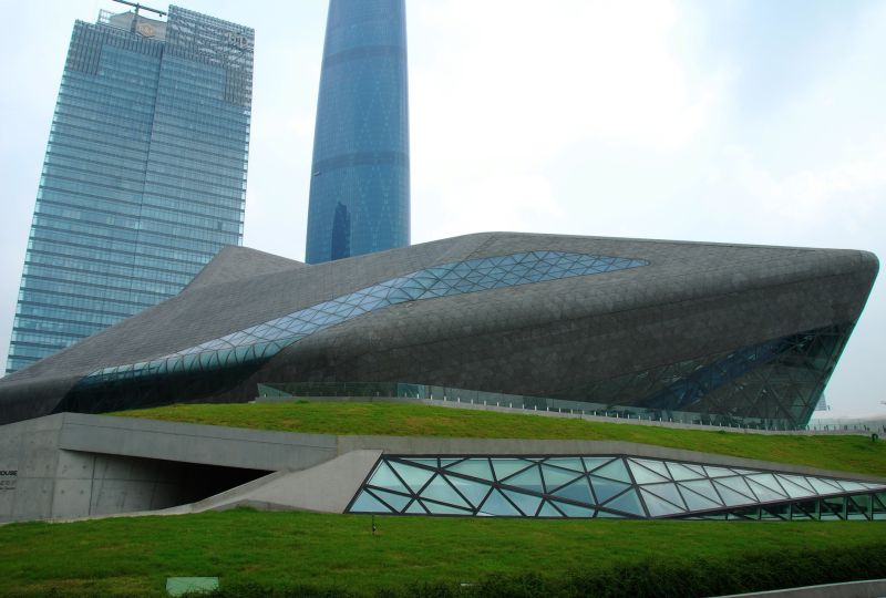 Ópera de Guangzhou: design de Zaha Hadid transmite sensação de corpos em movimento | Divulgação