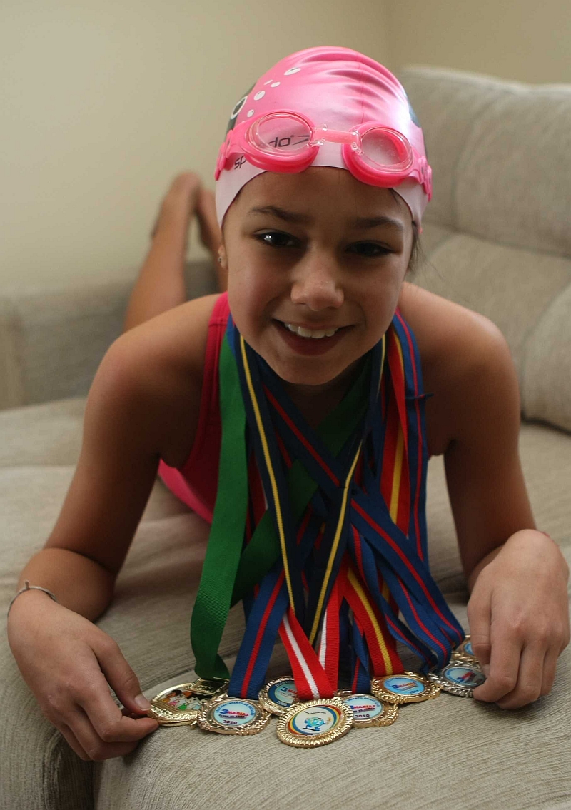 Giulia coleciona medalhas e fica decepcionada quando não sobe no pódio | Danial Castelleno / Gazeta do Povo