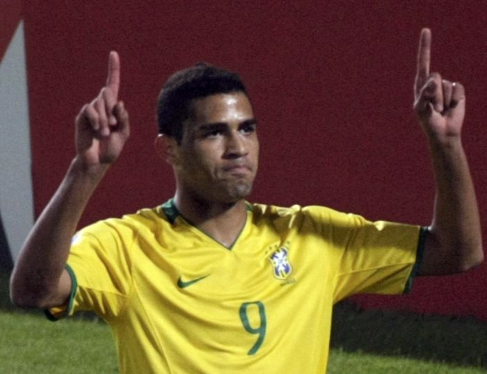 Atacante Alan Kardec está entre os reforços previstos pelo Santos | Radu Sigheti / Reuters