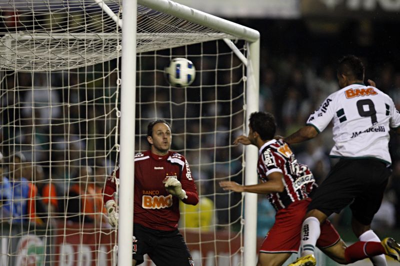 Bill no lance em que marcou o terceiro gol do Coxa | Albari Rosa / Gazeta do Povo