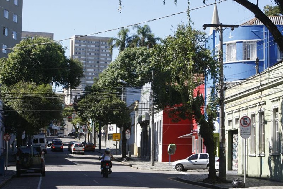 A Rua Trajano Reis tornou-se uma das regiões mais agitadas de Curitiba | Aniele Nascimento/Gazeta do Povo