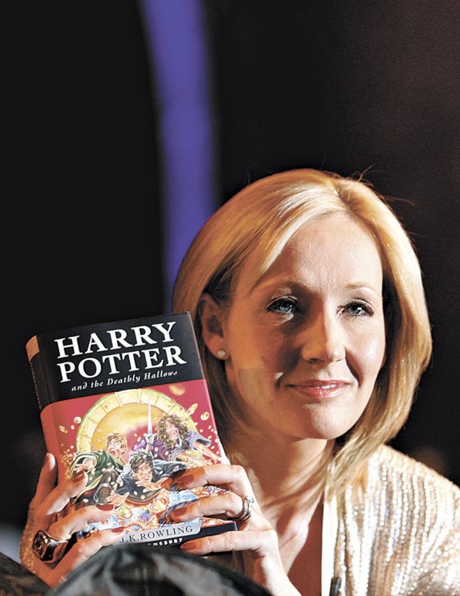 A escritora J.K. Rowling teve seu primeiro livro rejeitado por oito editoras antes de ser publicada. É, hoje, uma das autoras mais bem sucedidas do mundo |