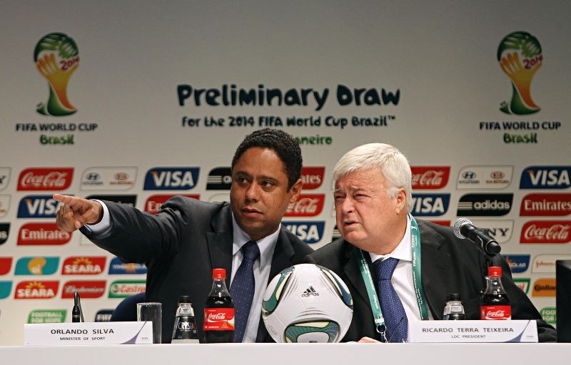Ricardo Teixeira (à dir.) com o ministro do Esporte Orlando Silva: discussão com jornalista inglês azedou ainda mais o dia do presidente da CBF e do Comitê Organizador Local (COL) | Valterci Santos/ Gazeta do Povo