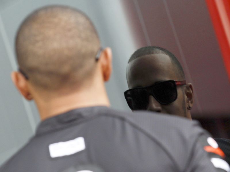 Lewis Hamilton gostou da volta do regulamento antigo e diz que sua missão é derrotar Vettel | Alex Domanski/ Reuters