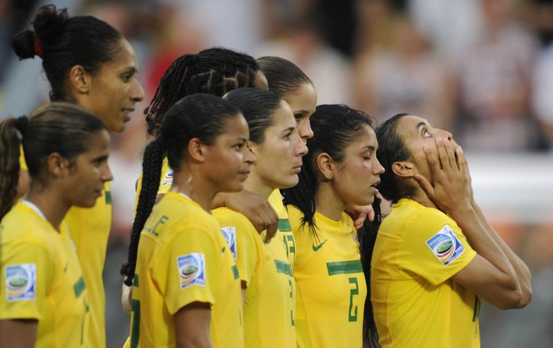 Jogadoras do Brasil veem a chance de continuar na luta pelo título mundial ruir nos pênaltis contra as americanas | Odd Andersen/AFP