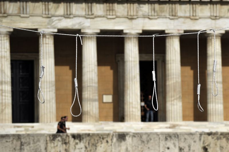 Em protestos, gregos esticaram forcas na frente do Parlamento do país: futuro da dívida da Grécia está nas mãos dos líderes europeus, que se reúnem hoje | Louisa Gouliamaki/AFP