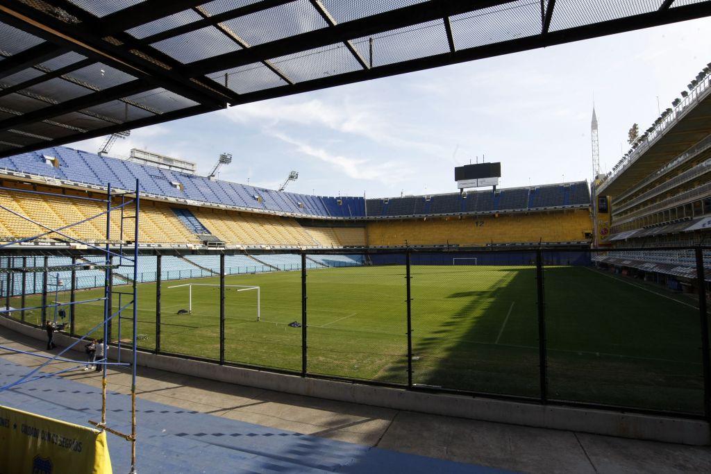 Boca Juniors- A caixa de bombons é campeã absoluta de visitações. Situada no bairro italiano La Boca, recebe 3 mil pessoas por dia, em alta temporada. Fluxo importante, graças, em parte, ao eficiente marketing do clube. Além da chance de invadir todas as portas e corredores da mítica cancha, há ainda um museu sobre o time de Diego Maradona e, claro, toda a sorte de merchandise disponível. Todo mundo que visita Buenos Aires acaba vindo aqui, não tem jeito. Até mesmo nós, mulheres, que não somos tão ligadas em futebol, já ouvimos falar. Gostei bastante, comenta Maria Luiza Sousa, advogada de Salvador, Bahia. Brandsen, 805, La Boca | Hedeson Alves, enviado especial / Gazeta do Povo