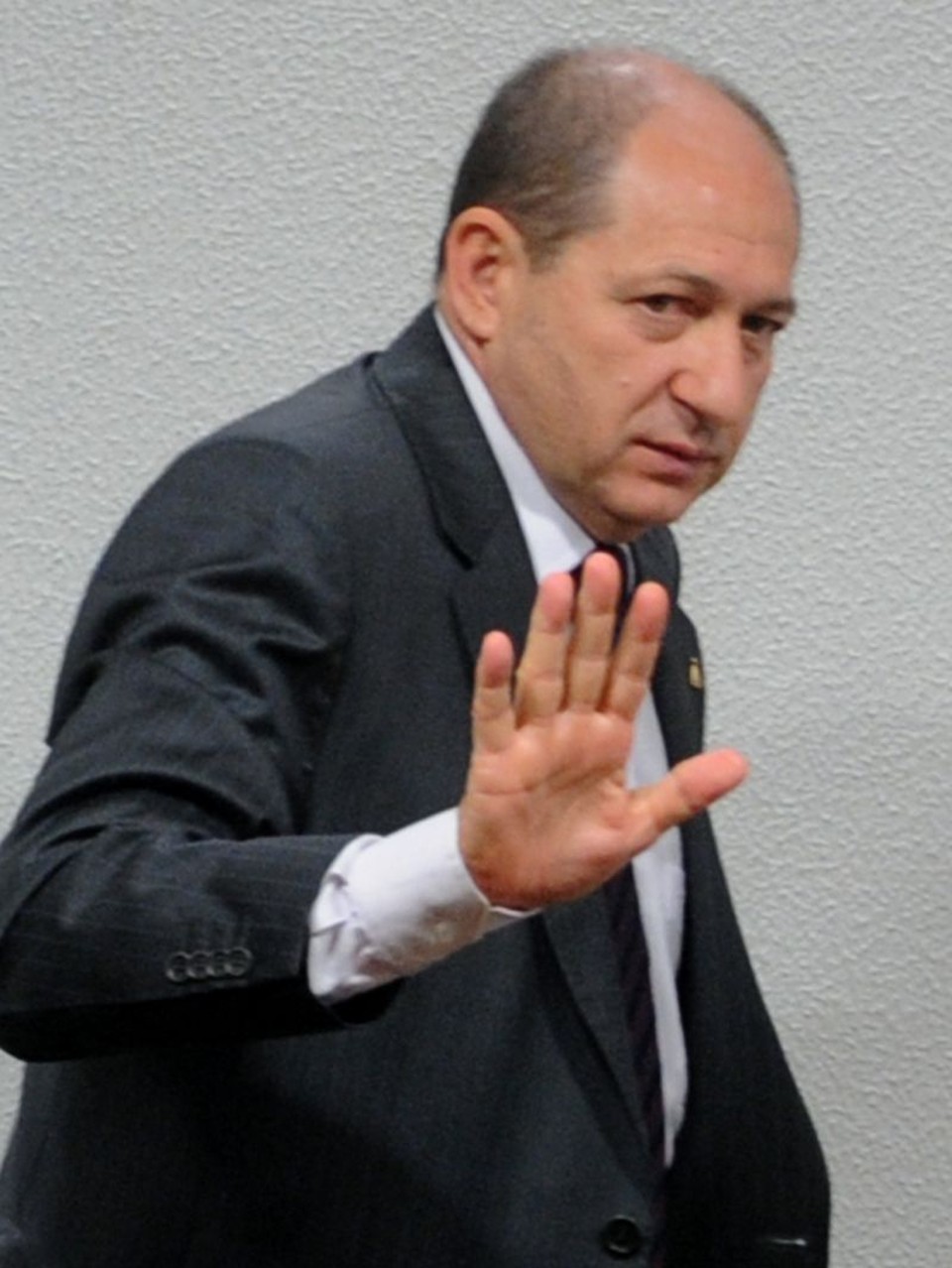 "Discordo do ministro Jorge Hage [da Controladoria-Geral da União], quando diz que o Dnit tem o DNA da corrupção. Aqui o que há é o DNA do trabalho e da dedicação dos servidores." Luiz Antônio Pagot, ex-diretor do  Departamento Nacional de Infraestrutura de Transportes (Dnit) | Wilson Dias/ABr