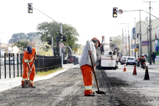 As obras na Avenida Marechal Floriano Peixoto estão mais adiantadas |