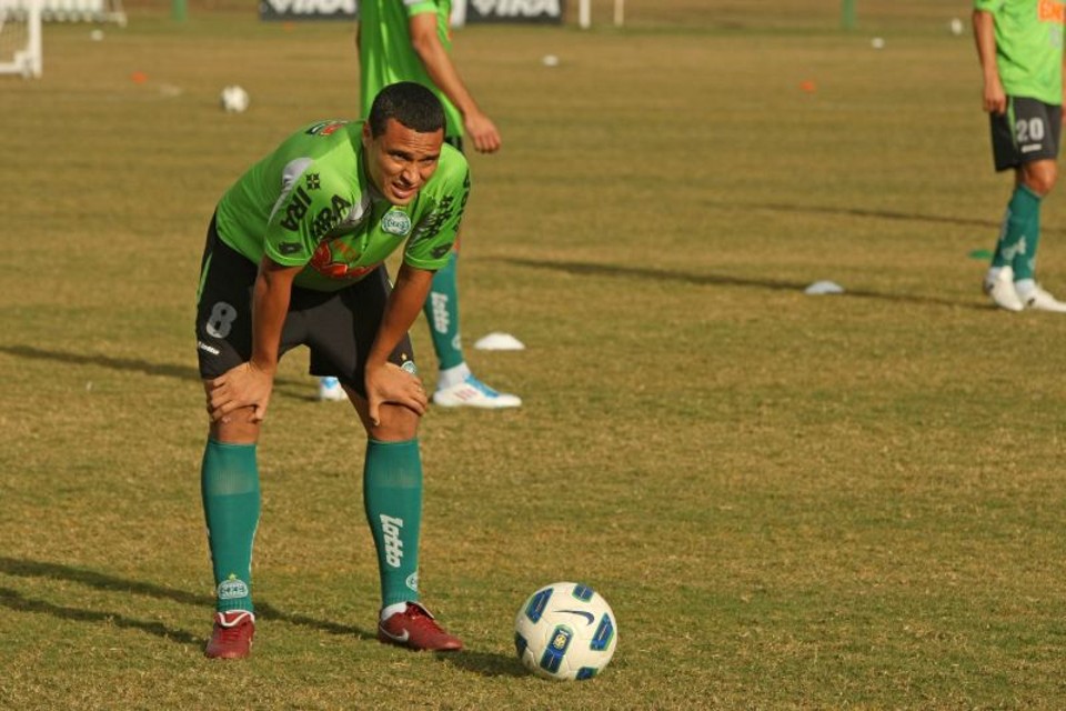 Emerson esteve em 37 dos 43 jogos do Coxa em 2011: dores musculares | Antonio More/ Gazeta do Povo