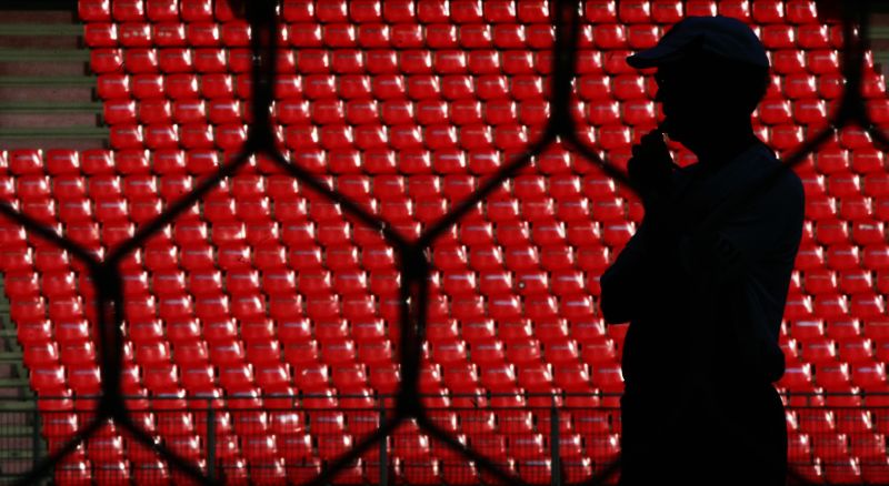 O técnico Antônio Lopes comanda um treino do Clube Atlético Paranaense no Estádio Joaquim Américo, a Arena da Baixada | Daniel Castellano/Gazeta do Povo