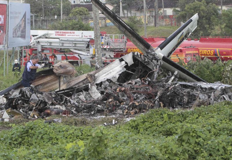 Acidente com avião da Noar, em Recife: novos documentos provariam que empresa sonegou informações sobre outras aeronaves em Diário de Bordo | Alexandre Gondim / Reuters