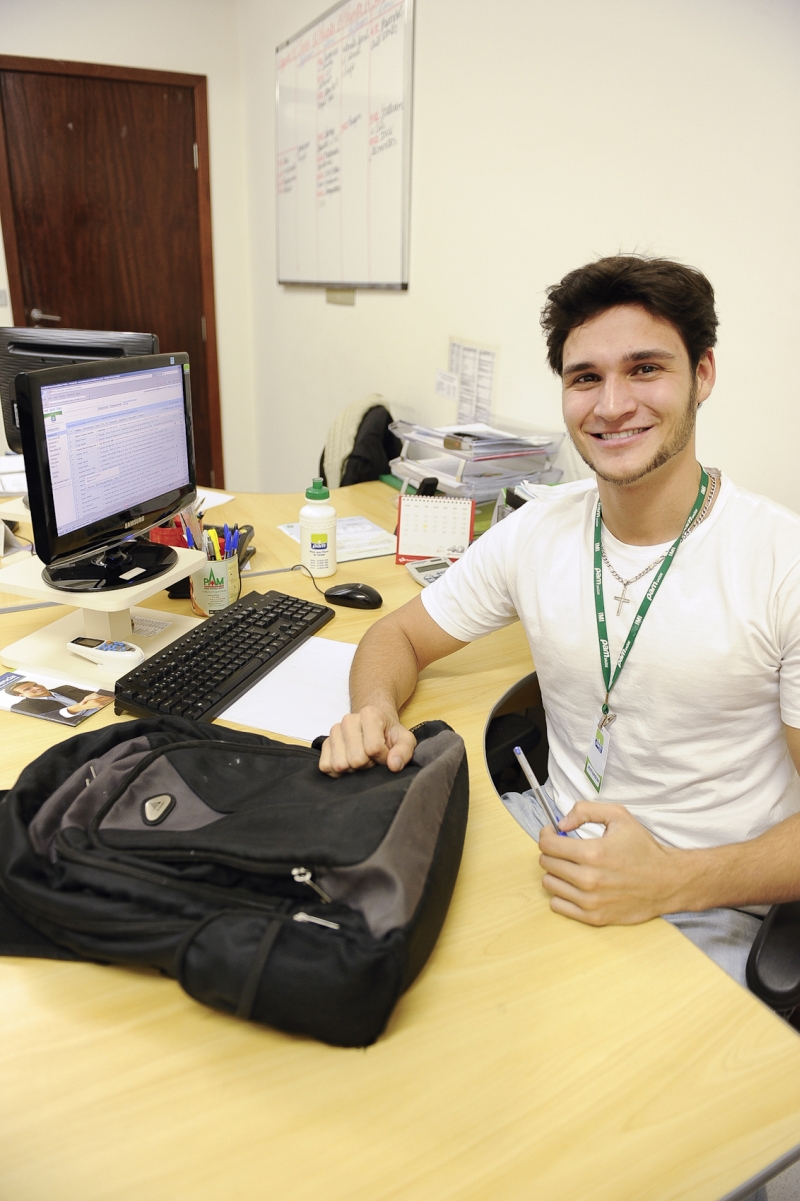 O universitário Jefferson Campanini Filho se mudou de Curitiba para Maringá: Gostei muito da cidade e não quero voltar | Fábio Dias/Gazeta do Povo