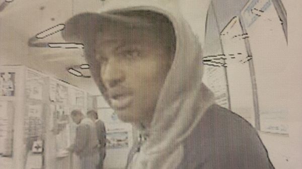 A dupla é suspeita de ter assaltado sete lotéricas, em dois casos já foram reconhecidos |