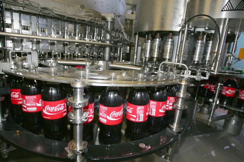 Fábrica da Coca-Cola em Curitiba: setor de bebidas colaborou com o aumento do emprego industrial paranaense | Ivonaldo Alexandre/ Gazeta do Povo