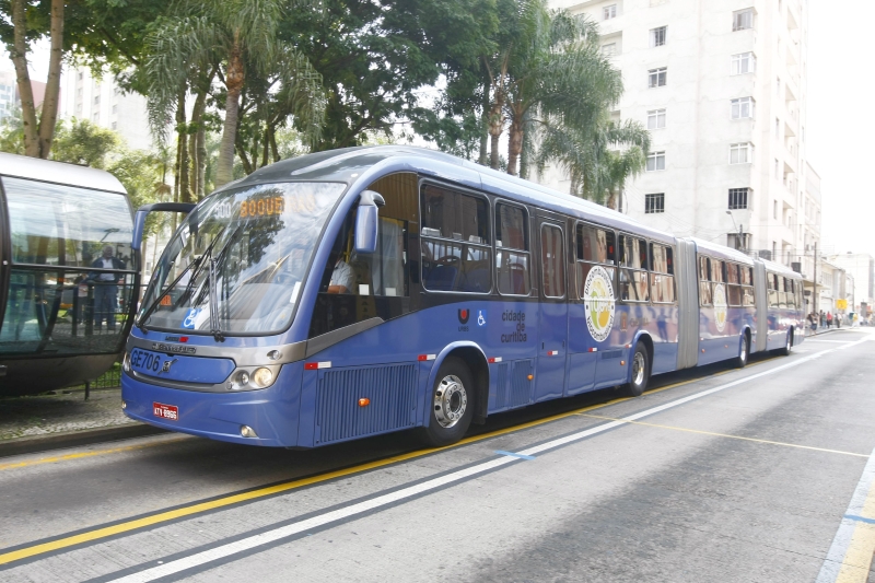 O Mega BRT, também conhecido como ligeirão, irá substituir biarticulados das linhas Boqueirão e Pinheirinho/Carlos Gomes | Marcelo Elias/Gazeta do Povo