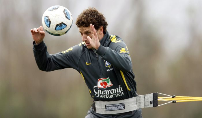 Elano pode ser uma das novidades na equipe contra o Paraguai | Hedeson Alves / Gazeta do Povo
