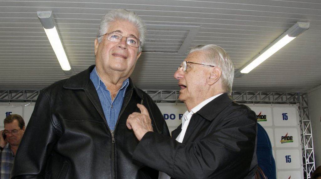 Requião e Waldir Pugliesi, durante a convenção do PMDB: 699 dos 712 votos | Marco André Lima/ Gazeta do Povo