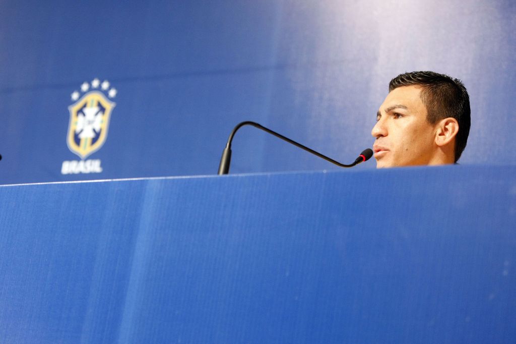 O zagueiro-capitão Lúcio reforçou ontem, durante entrevista coletiva, o respeito como arma na Copa América: Temos de saber que do outro lado haverá uma equipe com força máxima. Hoje vencer no futebol é mais difícil" | Hedeson Alves, enviado especial/ Gazeta do Povo