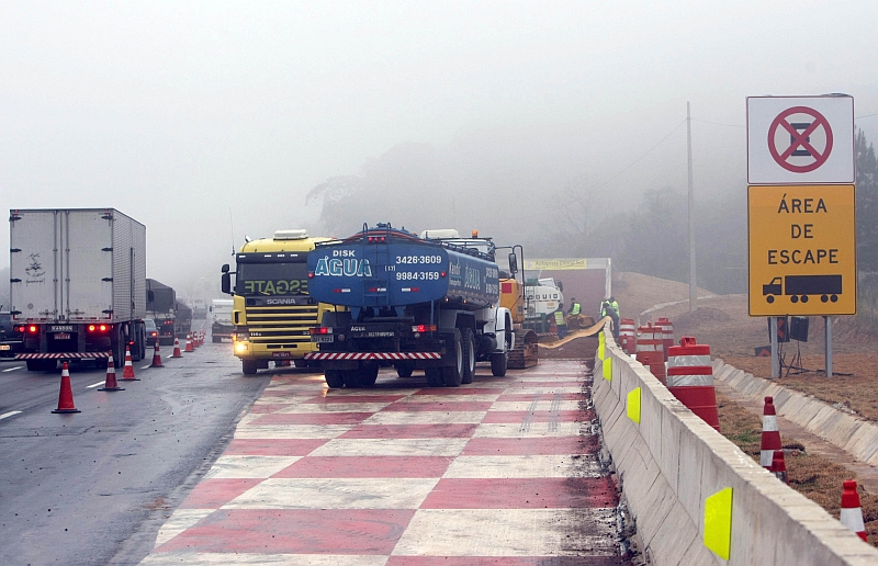 Objetivo é segurar os caminhões que perdem o freio durante a descida da serra | Valterci Santos/ Gazeta do Povo