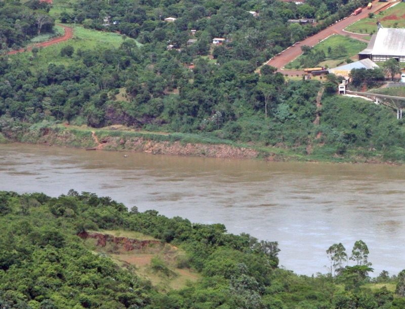 Local onde será construída a segunda ponte para o Paraguai: ainda em estudo | Christian Rizzi/ Gazeta do Povo