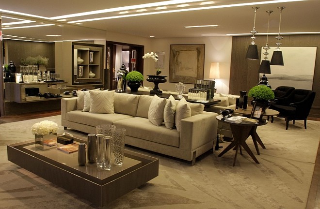 R$ 3.660,09é o preço de cada poltrona Ebaniz, feitas em veludo, da Ton Sur Ton. Do Living, das arquitetas Samara Barbosa e Michele Krauspenhar, também estará à venda o puff João, da mesma loja, R$ 1.513,40 cada | 