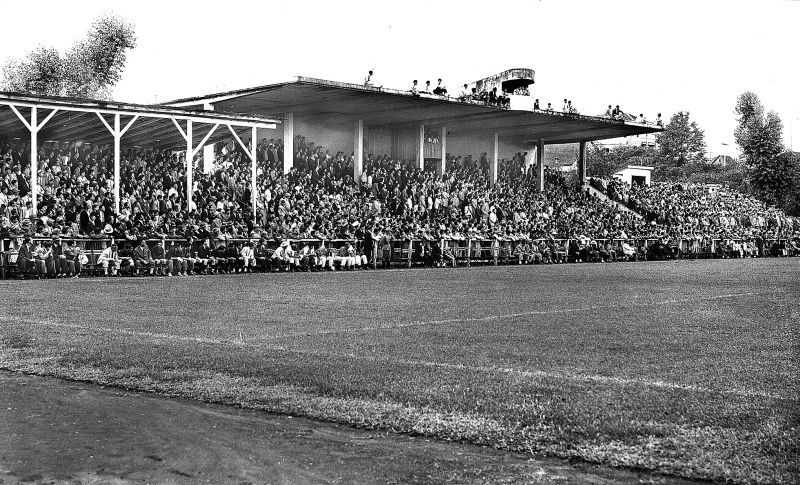Estádio Joaquim Américo Guimarães lotado em domingo de jogo. Ano de 1949 |