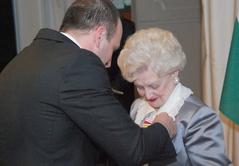 O recebimento da importante honraria | Divulgação