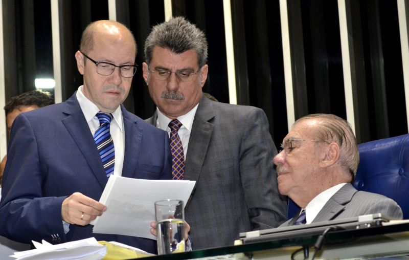 Demóstenes Torres (à esquerda), do DEM: para senador, pacote de medidas aprovado ontem é absurdamente inconstitucional | Valdemir Barreto/Ag. Senado