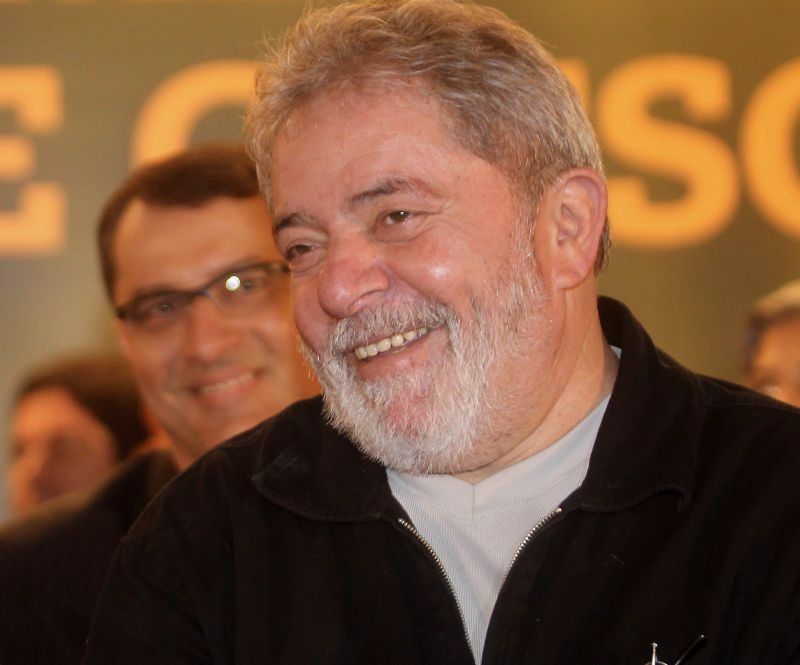 "Tem de acabar com essa bobagem que inventaram de que pobre vai ganhar o reino dos céus e de que é mais fácil um camelo passar pelo buraco de uma agulha do que um rico ir para o céu. Porque, para o rico, o céu é aqui. E o pobre também quer o céu agora, e vivo." Luiz Inácio Lula da Silva, ex-presidente | Lúcio Távora/Ag. A Tarde/Foolhapress