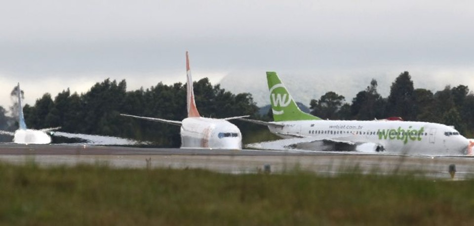 Aviões da Gol e da Webjet no Aeroporto Afonso Pena: negócio não garante liderança | Daniel Castellano/ Gazeta do Povo