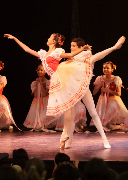 Balé clássico no palco aberto da Feira da Sapatilha | Hugo Harada / Gazeta do Povo