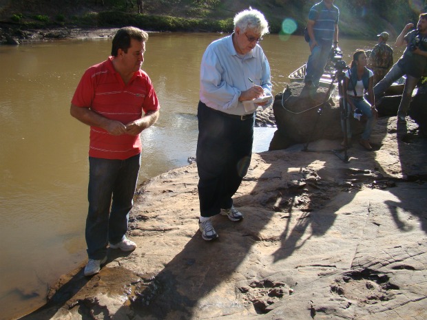 Paleontólogo Diógenes Campos, do Museu de Ciências da Terra, visita Nioaque | Foto: Divulgação/DNPM