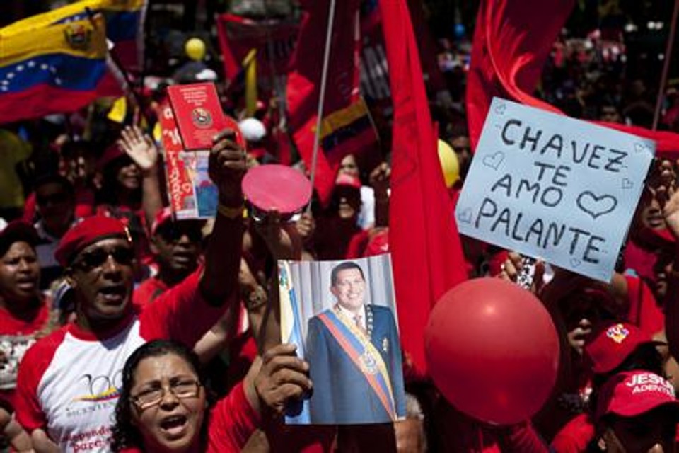 Simpatizantes do Presidente venezuelano Hugo Chávez fazem passeata de apoio ao presidente | Reuters